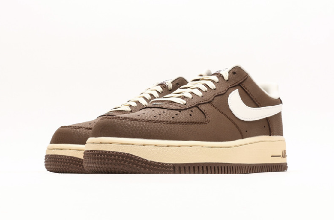 나이키 에어포스  1 07 카카오 와우 코코넛 밀크 브라운 FZ3592-259