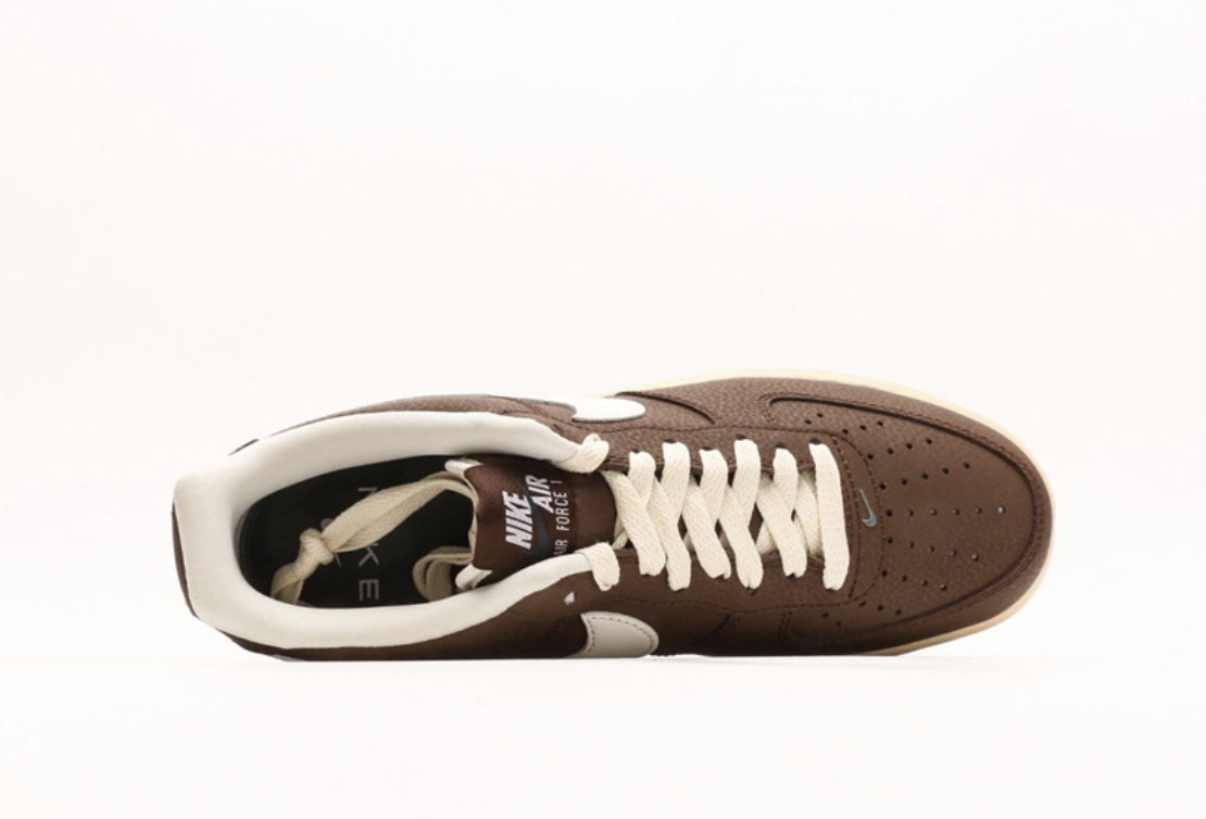 나이키 에어포스  1 07 카카오 와우 코코넛 밀크 브라운 FZ3592-259